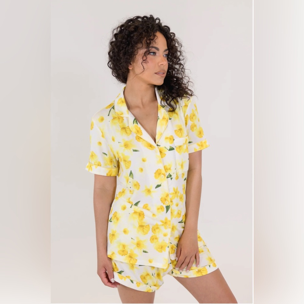 🆕 In My Sundays 🌼 Yellow Daffodil Short Sleeve & Short Pajama Set BNIB